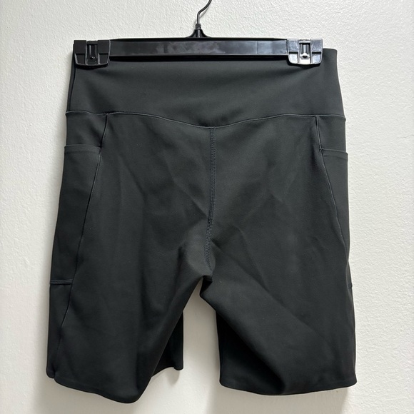 EXTRA STRETCH Uniqlo AIRism Biking Shorts with Pockets Women’s M - Picture 3 of 7